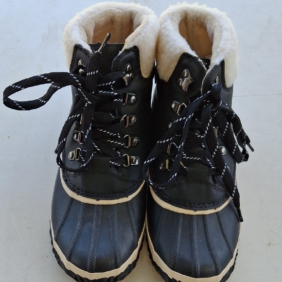 JBU Shoes - JBU Black and Cream Ankle Boots